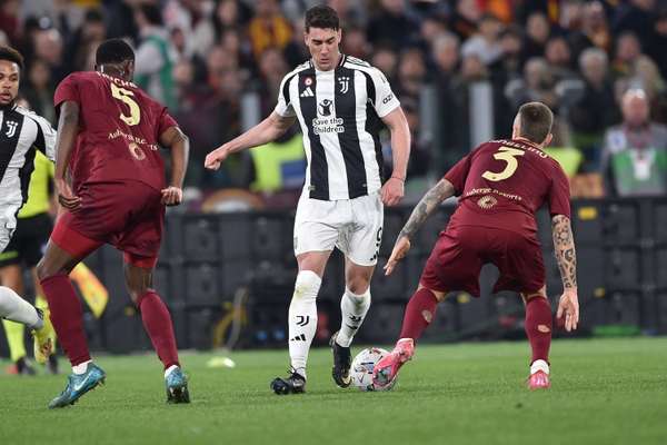 米兰锋线补强计划曝光:DV9领衔三大目标 恩博洛进入备选名单